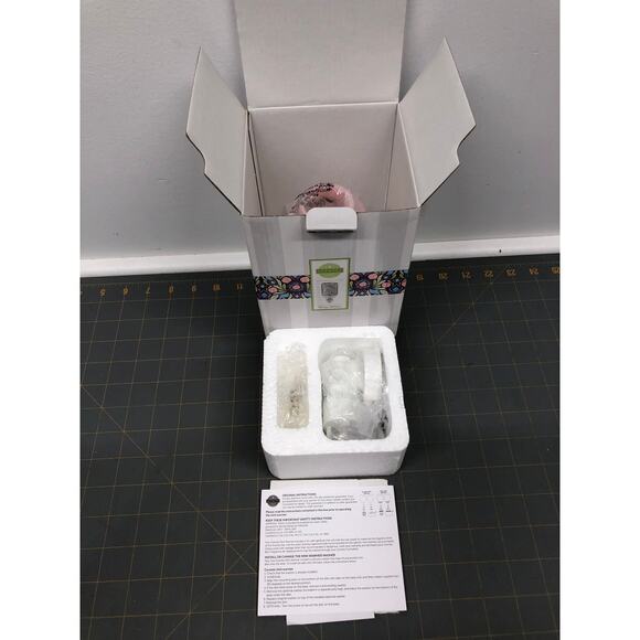 Scentsy Wispy Willow Mini Warmer Pink Frosted Glass with Leaves New Open box - Picture 3 of 9